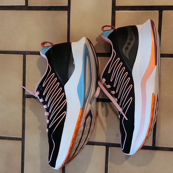 Saucony Endorphin with Speedroll Technology. Excellent condition! Dark color 🖤 - Picture 2 of 8